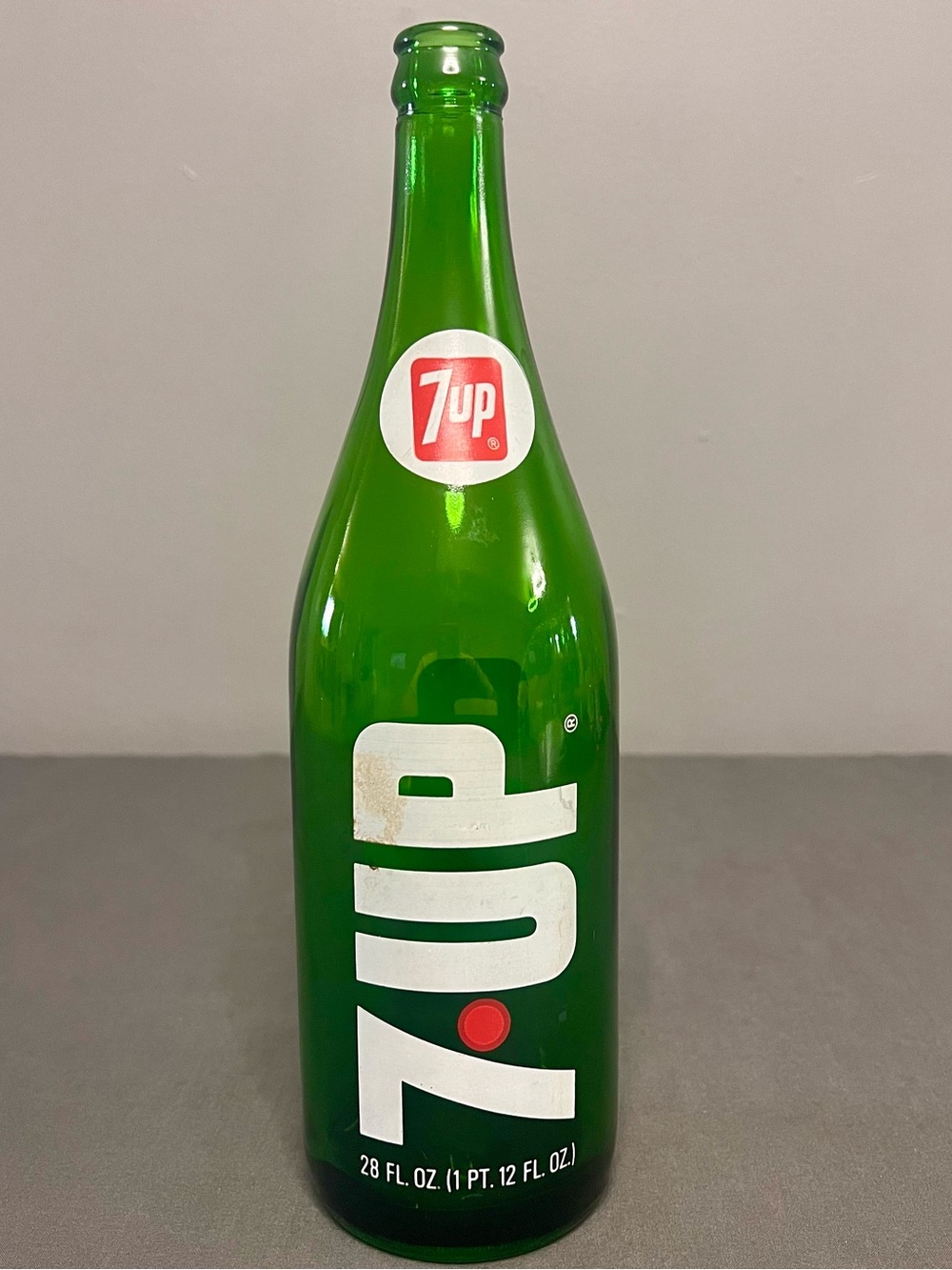 VTG 1970s 7Up Green Glass Soda Bottle 28 Oz 1 Pint 12 Fl Oz ACL Red Dot